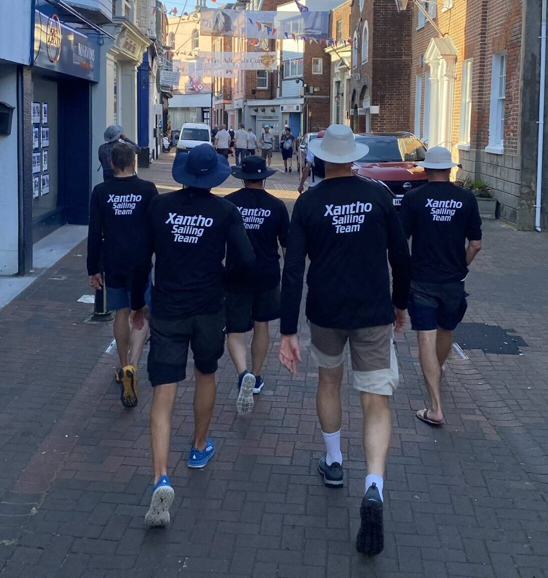 Crew_In_Straten_Cowes