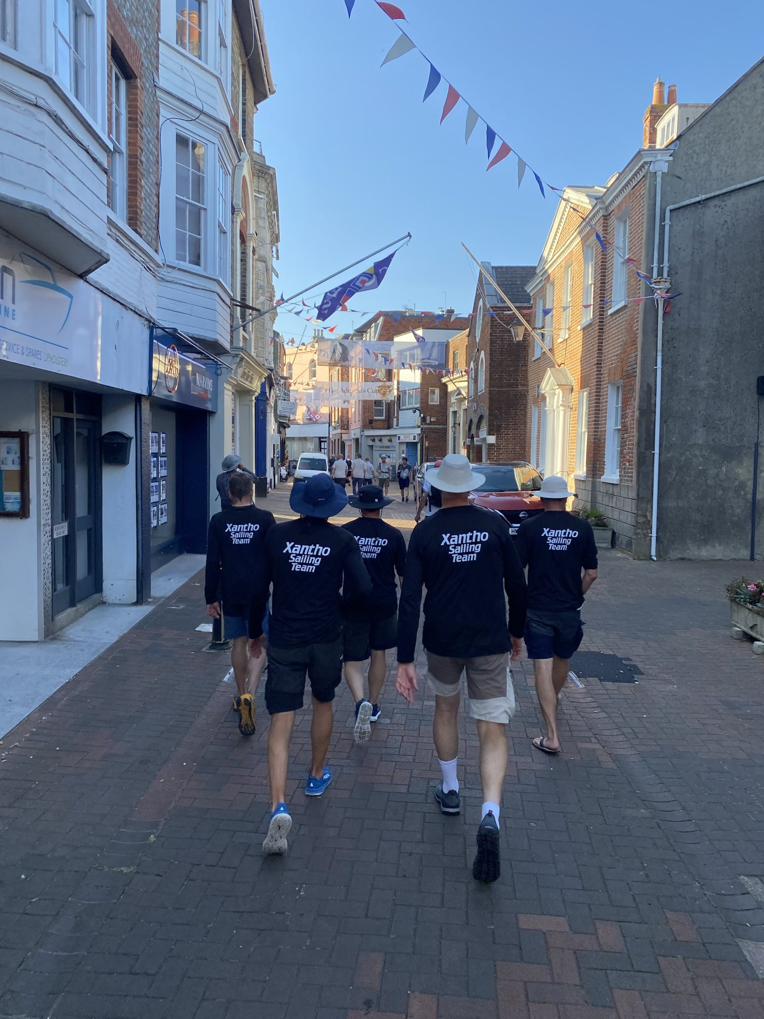 Crew_In_Straten_Cowes