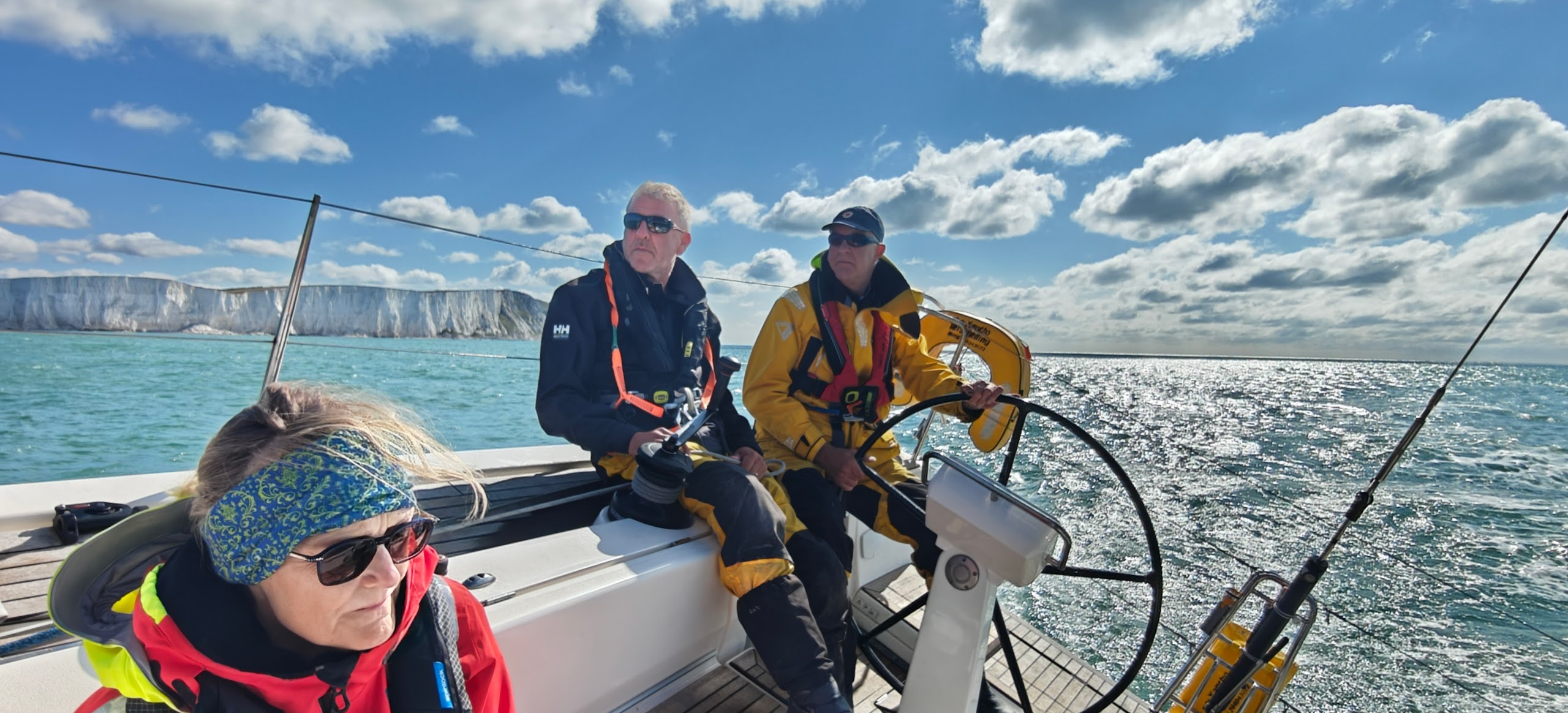 zeilen bij de engelse zuid kust